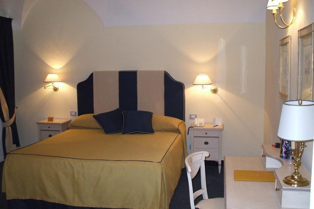 Bagni Di Pisa Palace & Thermal Spa - The Leading Hotels Of The World Сан-Джулиано-Терме Экстерьер фото A room at the hotel