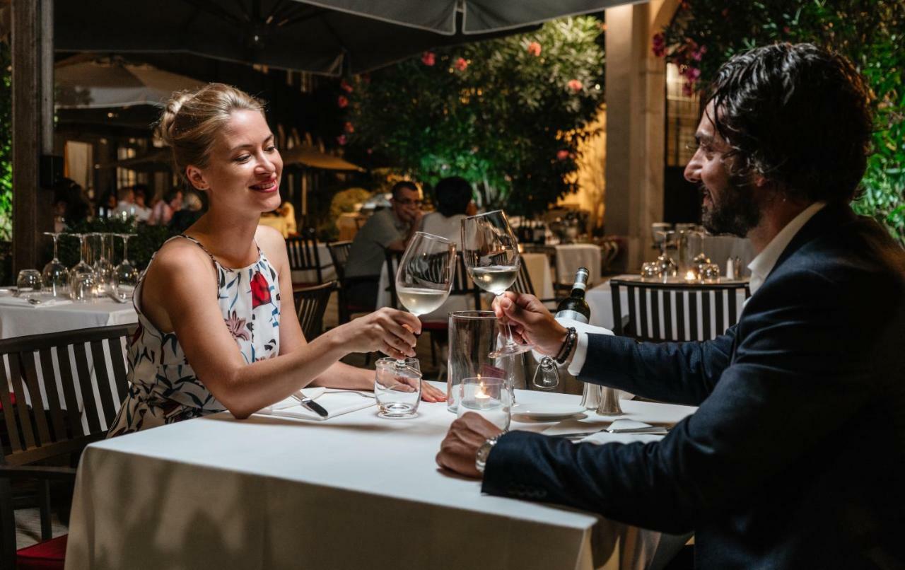 Bagni Di Pisa Palace & Thermal Spa - The Leading Hotels Of The World Сан-Джулиано-Терме Экстерьер фото A couple dining at a restaurant